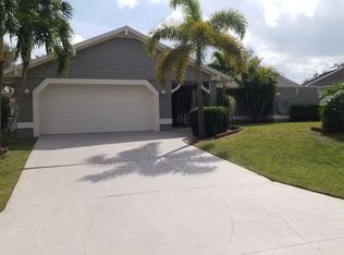 124 NE Twylite Ter, Port Saint Lucie, FL 34983
