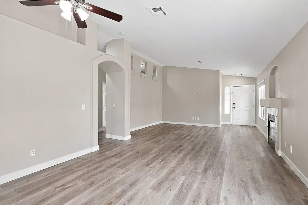 3 bed, 2.0 bath, 1558 sqft, $2,090 — Photo 4