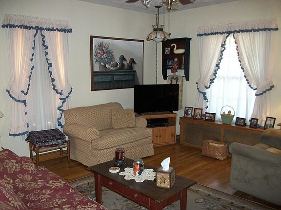 2nd image of 515 Bloomington Ave