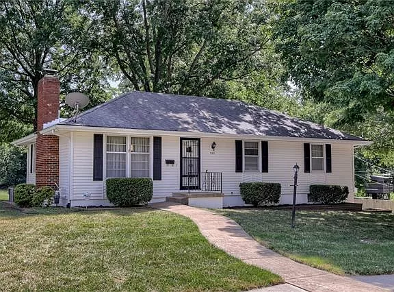 305 SW Stratford Rd, Lees Summit, MO 64081 | Zillow