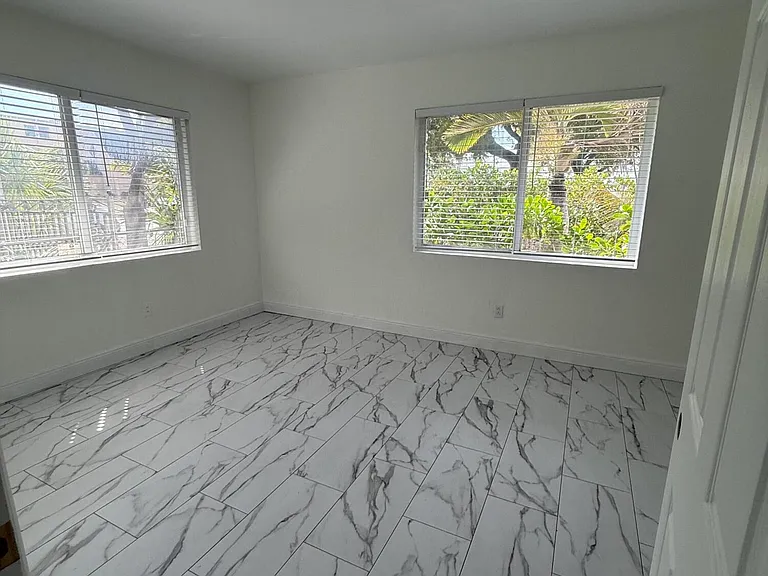 12 N B St — Photo 5