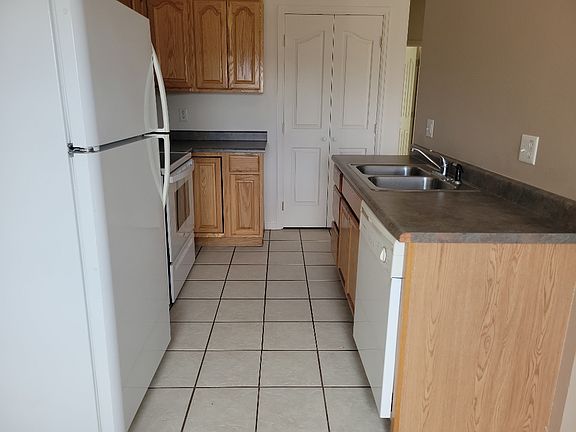 4th image of 1560 Westview Ct #A