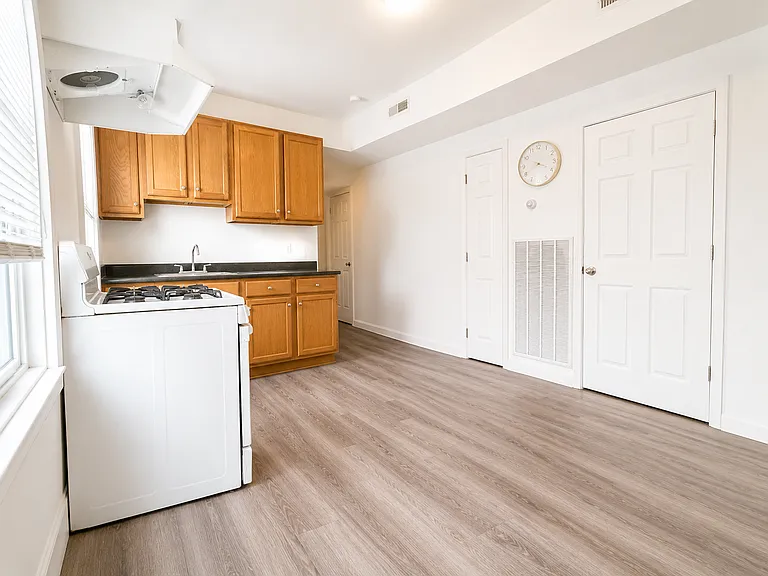 19 Highland St #6 — Photo 3