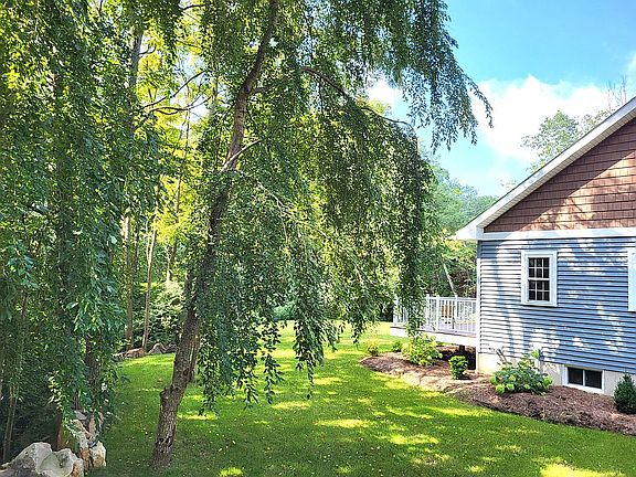 3rd image of 472 Sylvan Dr