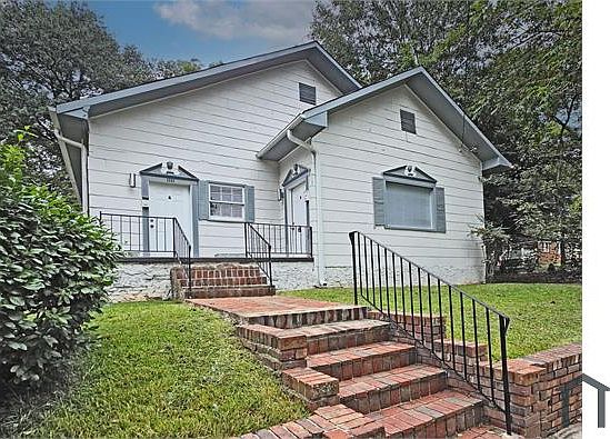 3rd image of 1111 Lawton Pl SW #A