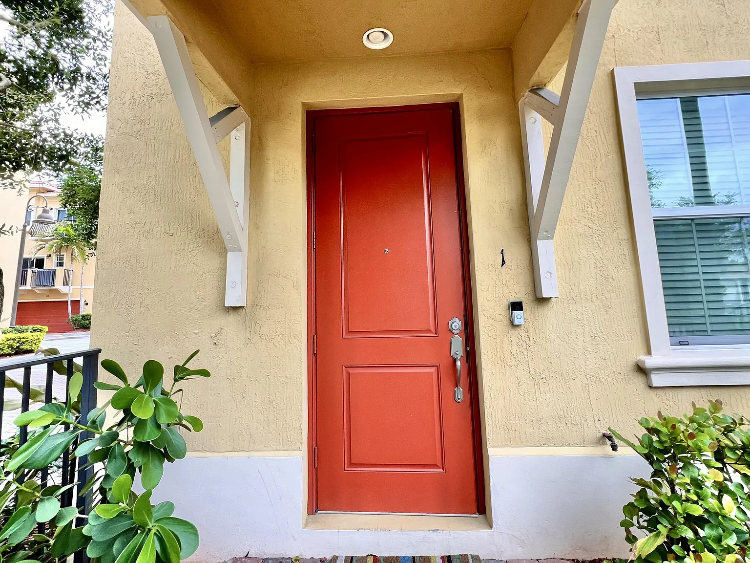 3 bed, 4.0 bath, 1640 sqft, $3,150 — Photo 3