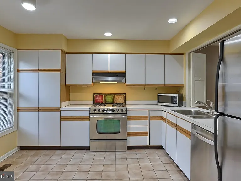1127 Wicklow Ct — Photo 26