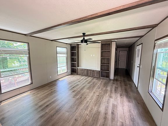 4th image of 14538 Hillsboro St