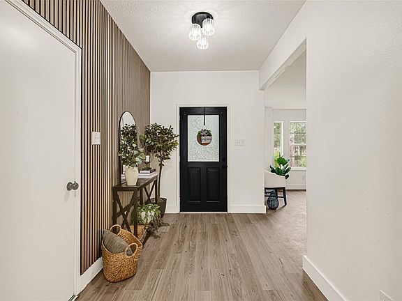 2nd image of 5505 Savannah Woods Ln
