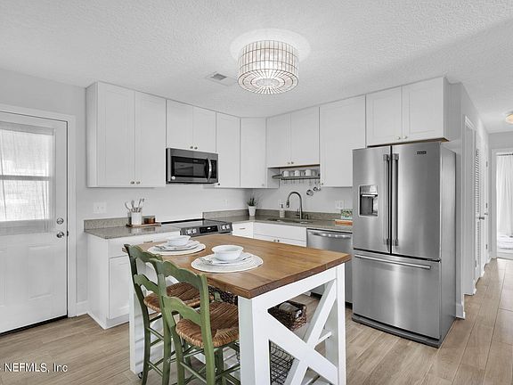 4th image of 813 7TH Avenue N