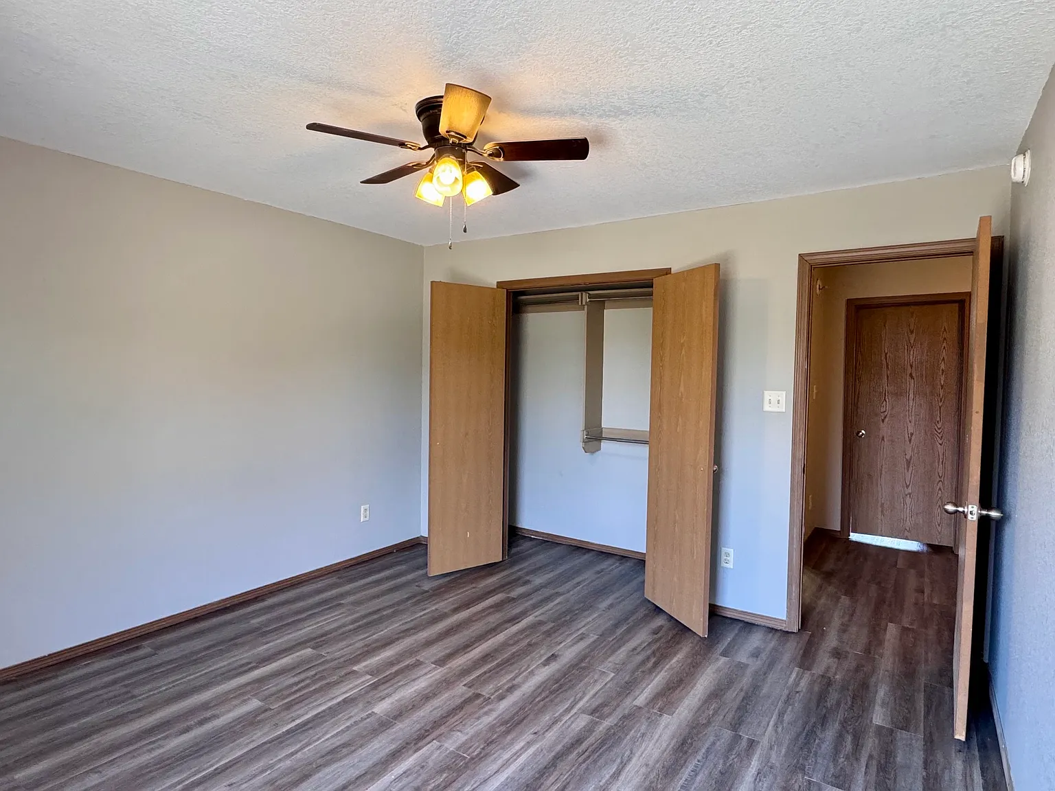 2 bed, 1.5 bath, $975 — Photo 2
