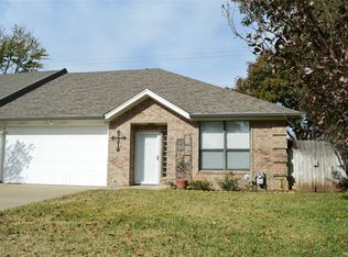 945 Heather Ct, Weatherford, TX 76086