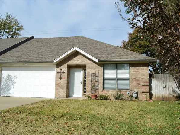 945 Heather Ct, Weatherford, TX 76086