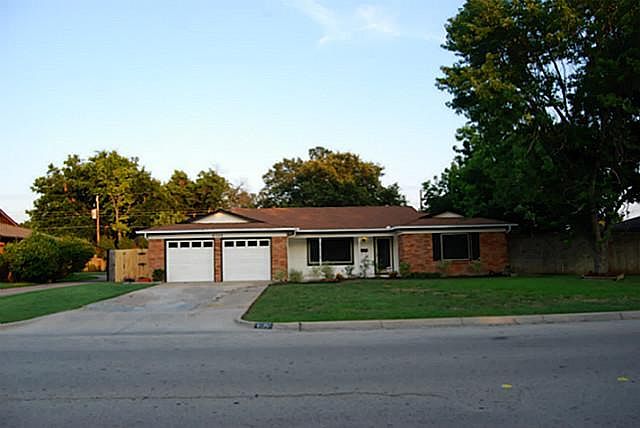 1st image of 6125 Trail Lake Dr
