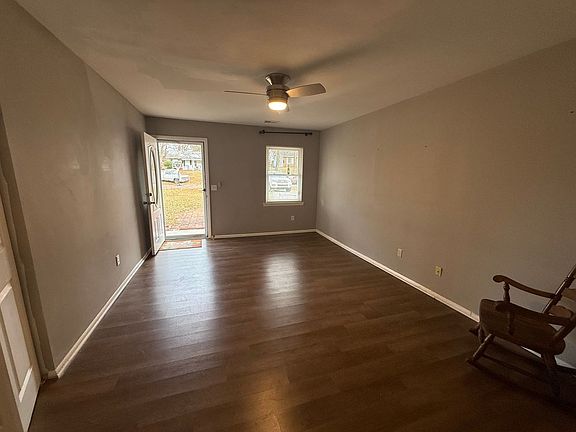 2nd image of 2906 Navajo Ave