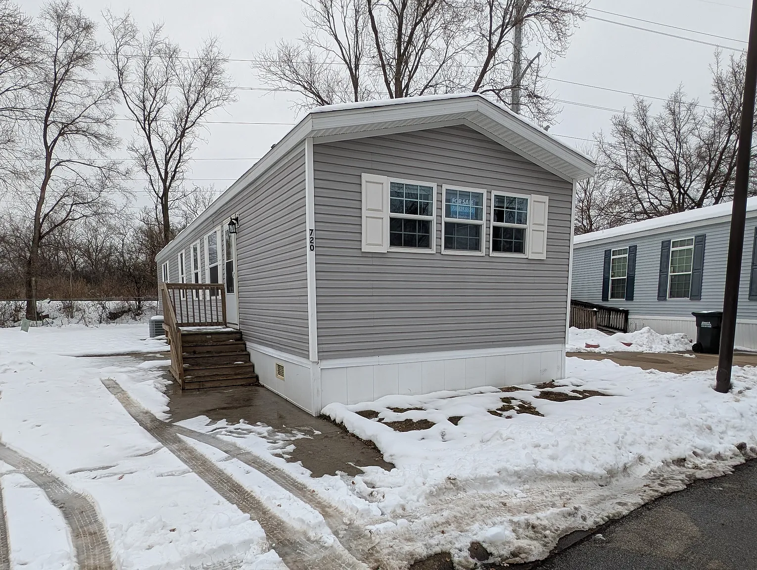 720 Briarwood Dr photo 1