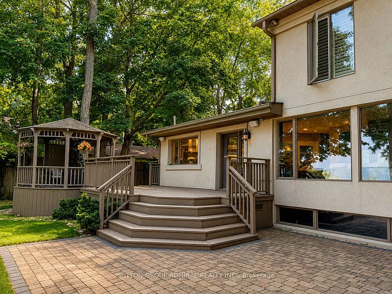 3338 Lakeshore Rd W — Photo 4