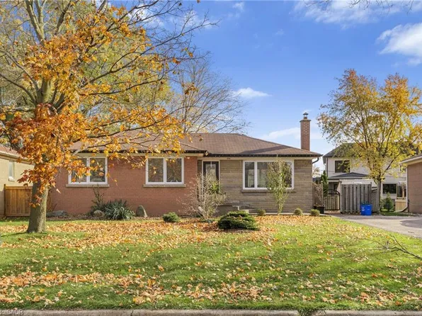 496 Pineland Ave, Oakville, ON L6K 2A1