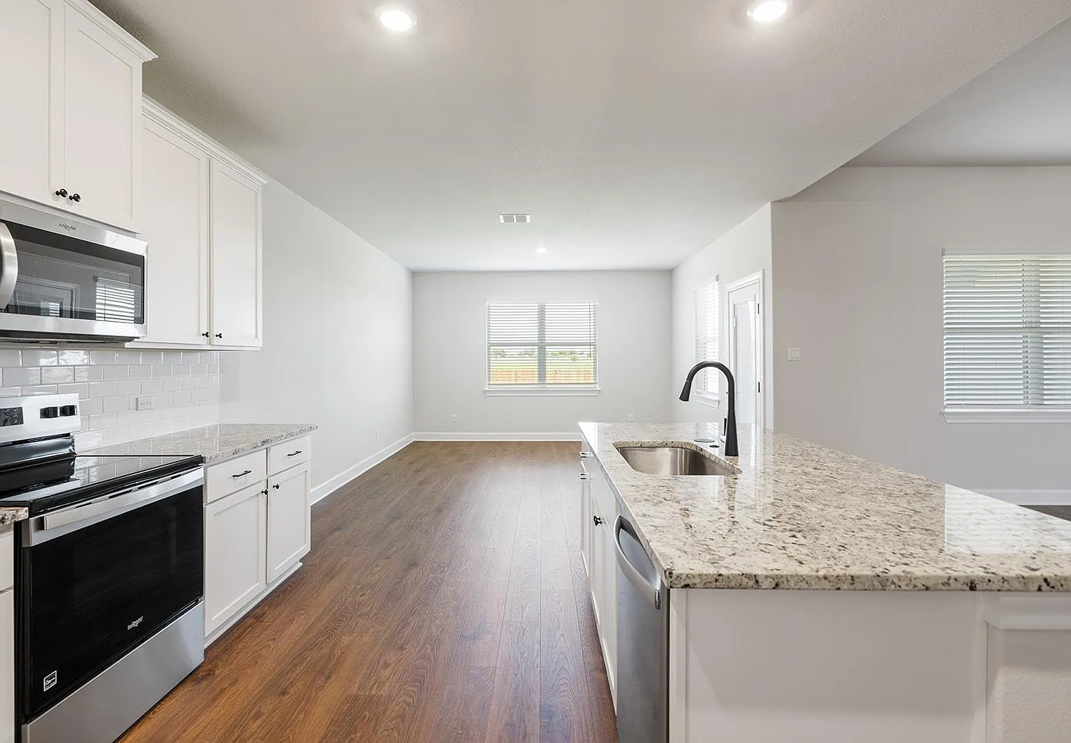 3 bed, 2.0 bath, 2127 sqft, $3,420 — Photo 4