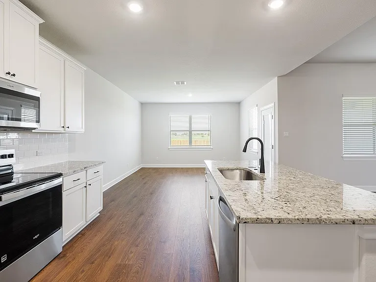 517 W Luna Blue Ln — Photo 4