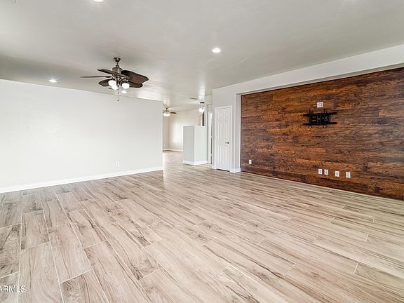 3rd image of 8421 W MOHAVE Street
