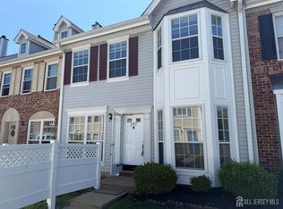 207 Darwin Ln, North Brunswick, NJ 08902