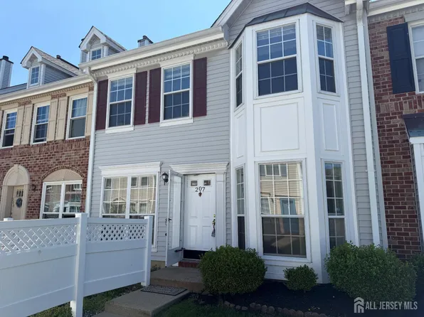 207 Darwin Ln, North Brunswick, NJ 08902