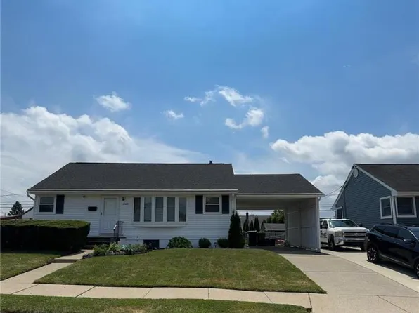 1533 Greenview Dr, Bethlehem, PA 18018