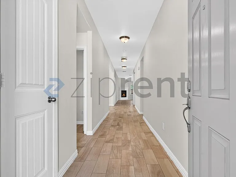 817 Evergreen St — Photo 4