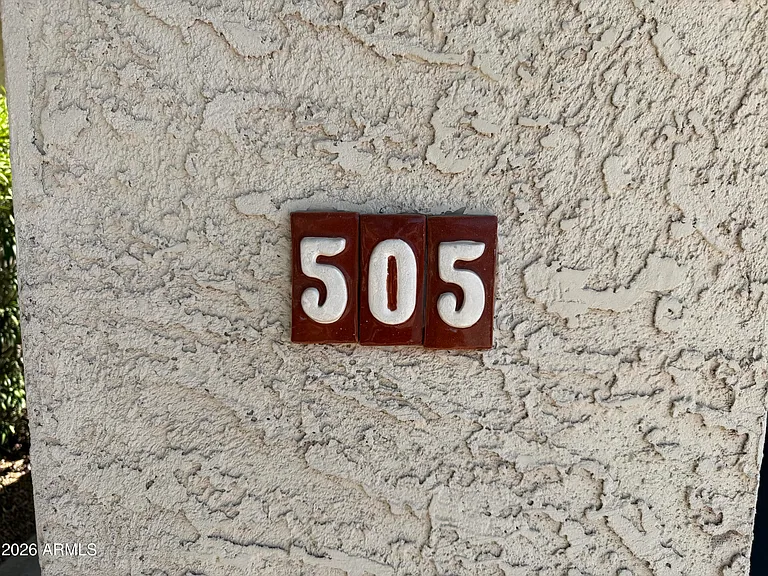 505 W Sereno Dr — Photo 2
