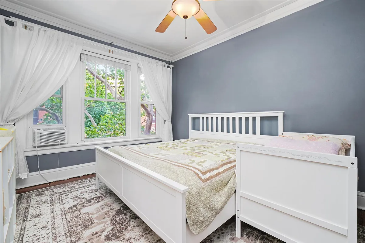 Building Photo - 501 W Belmont Ave #2