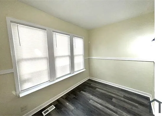 1233 W 71st Pl — Photo 4