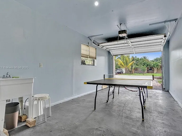 208 SW 2nd Ave — Photo 14