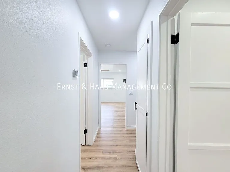 5019 Ashworth St — Photo 23