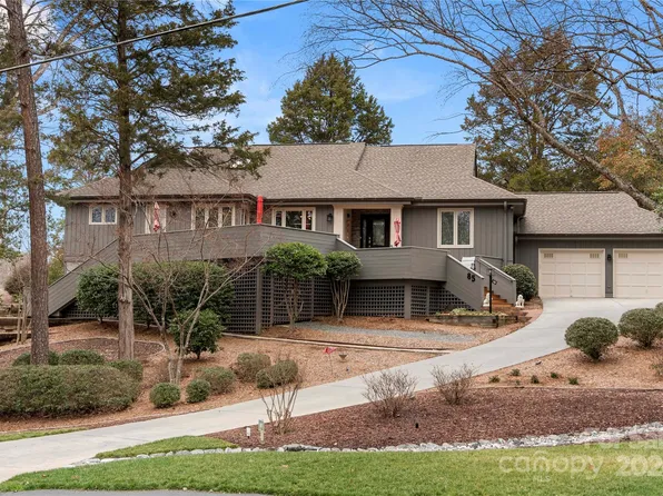 85 Heritage Dr, Lake Wylie, SC 29710