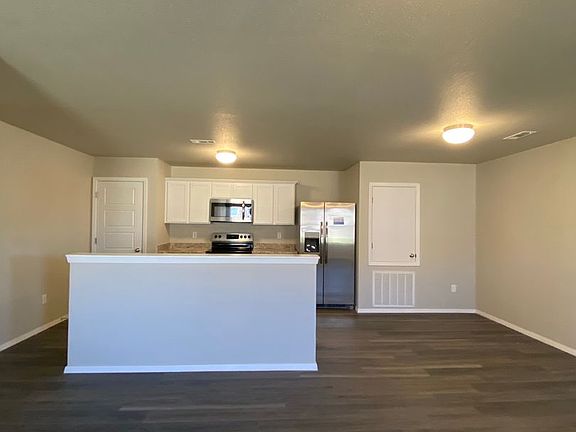5th image of 2611A Denver St