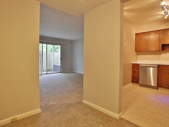 3rd image of 1935 Gardiner Ln APT E66