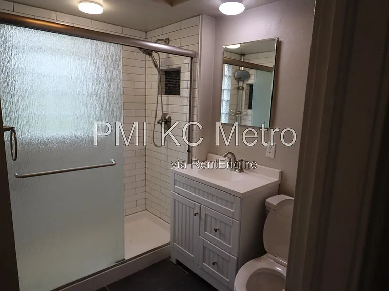 5331 Charlotte St #B — Photo 7