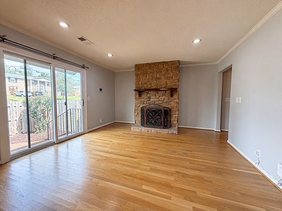 3rd image of 1014 Heritage Dr
