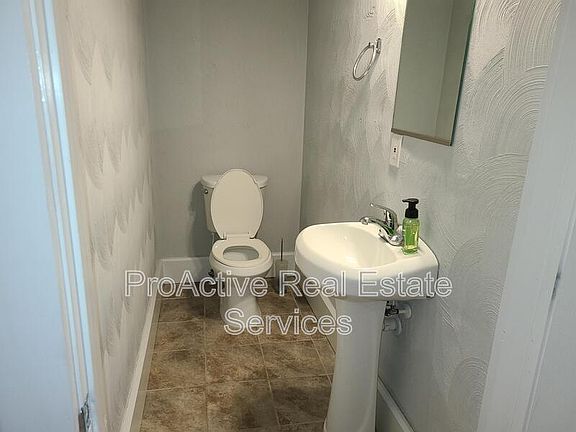 5th image of 714 W 36th St