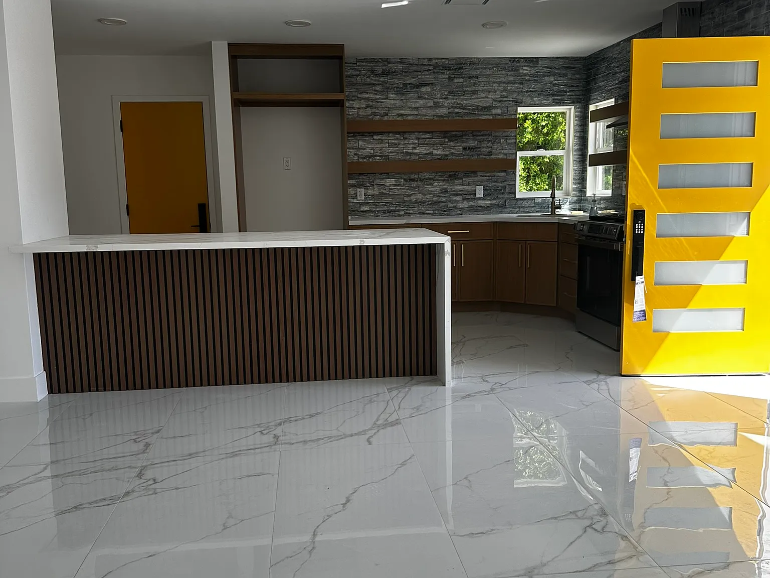 2 bed, $1,900 — Photo 3