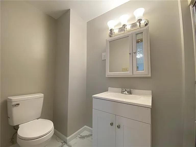 439 Crestview Dr — Photo 28