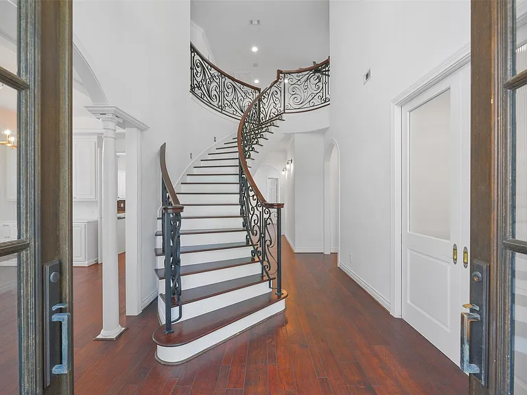 3724 Wroxton Rd — Photo 4