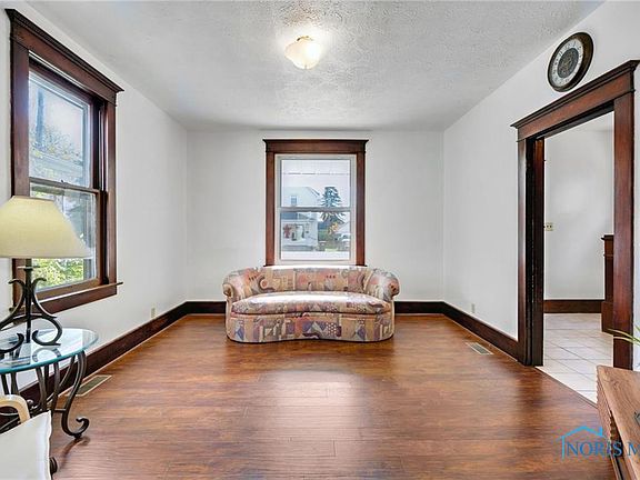 5th image of 170 Hall St
