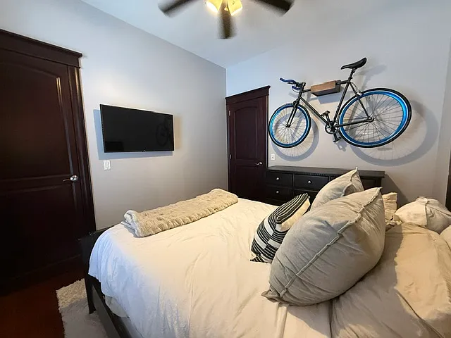 1416 W Superior St #2R — Photo 2