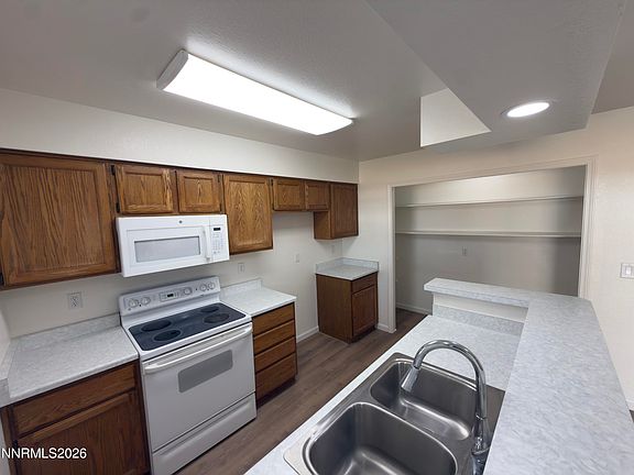 5th image of 426 Windtree Cir