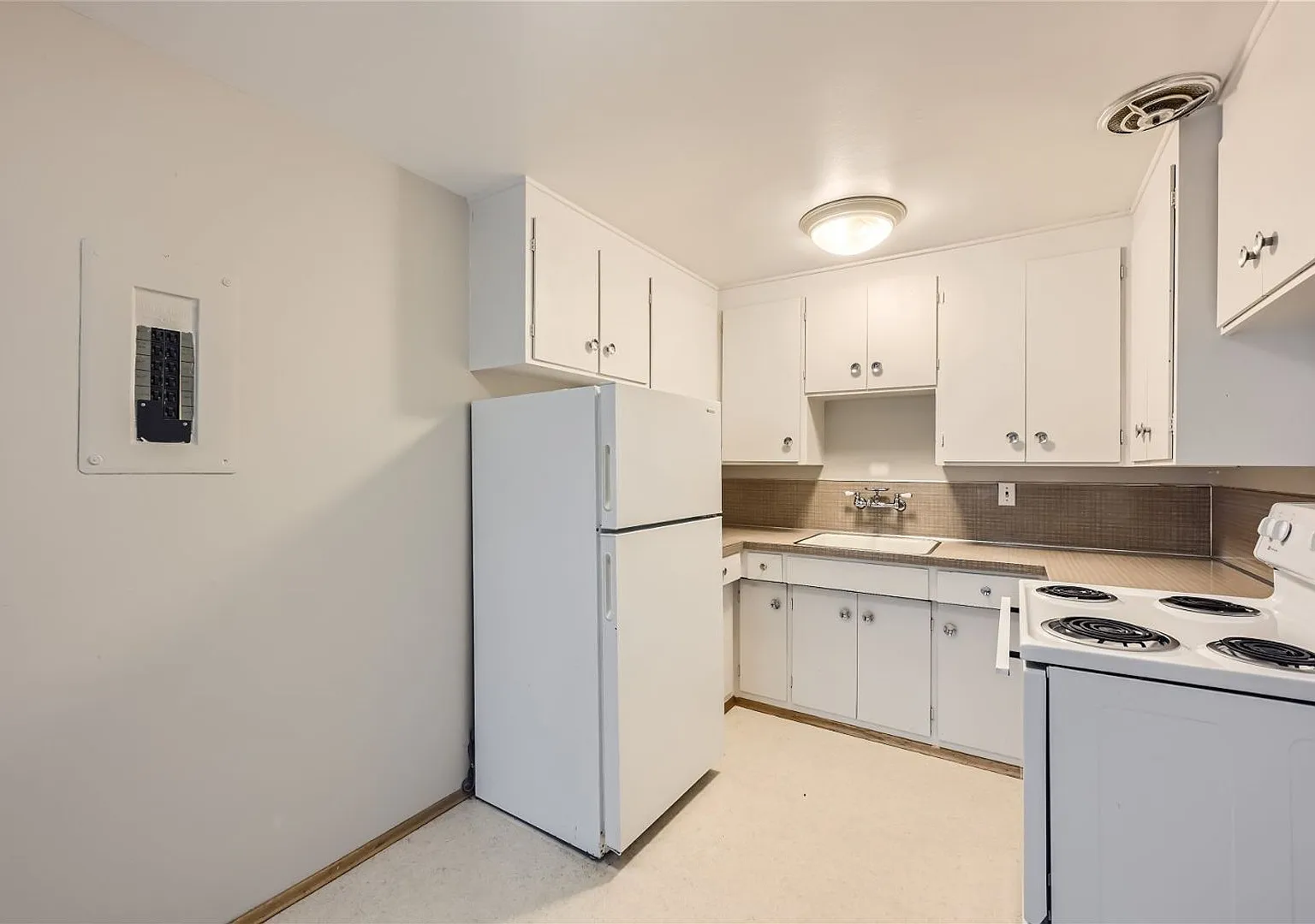 Charming 1bed/1bath Apartment Near Green Lake! — Photo 4