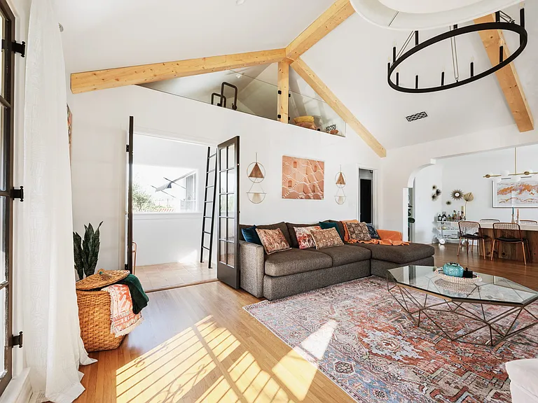 1072 S Sycamore Ave — Photo 3