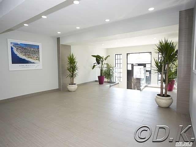 1st image of 215 E Broadway APT 3M
