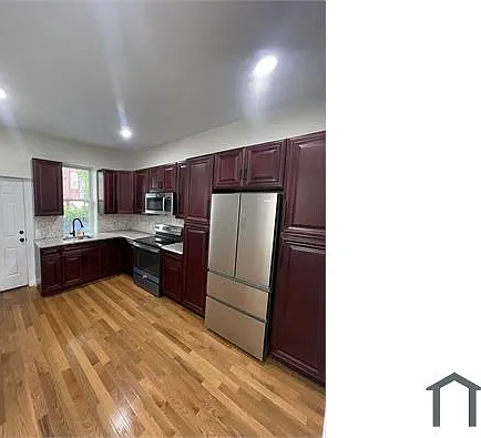 3 bed, 990 sqft, $1,900 — Photo 2